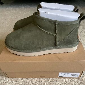 Brand new UGG Womens Classic Ultra Mini Boot Burnt Olive Size 9